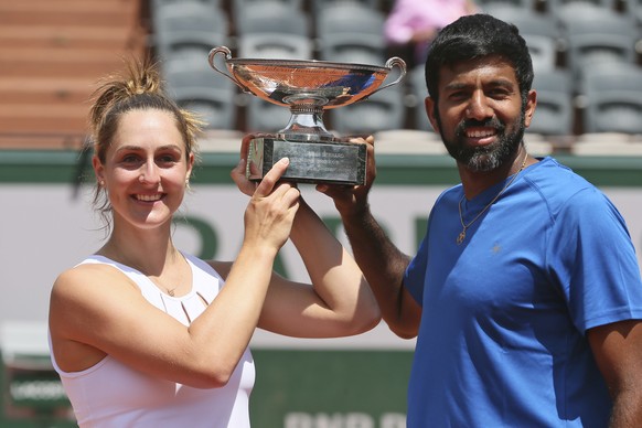 Canada&#039;s Gabriela Dabrowski and India&#039;s Rohan Bopanna hold the trophy as they celebrate winning their mixed doubles final match against Anna-Lena Groenefeld of Germany and Robert Farah of Co ...