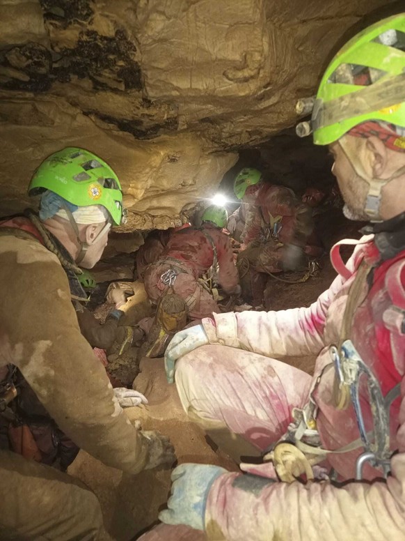 This image released Monday, Dec. 16, 2024 by the Italian Soccorso Alpino (Alpine Rescue) shows the rescue operation of Ottavia Piana, a caver blocked in a deep inside the Bueno Fonteno cave, near Berg ...