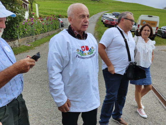 SVP-Bundesrat Ueli Maurer trug an einer Parteiveranstltung ein T-Shirt der Freiheitstrychler.