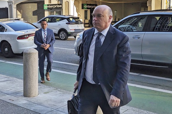 Former British tech star Mike Lynch walks into federal court in San Francisco, Tuesday, March 26, 2024, for another day of a criminal trial accusing him of ripping off Hewlett Packard in an $11 billio ...