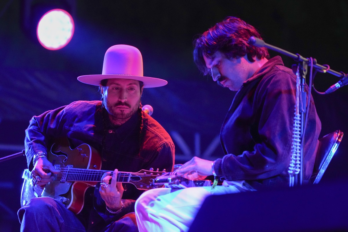 Estevan Gutierrez, left, and Alejandro Gutierrez of the band Hermanos Gutierrez perform during the Corona Capital music festival in Mexico City, Sunday, Nov. 17, 2024. (AP Photo/Eduardo Verdugo)