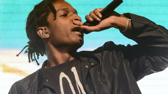 US-Präsident Donald Trump will für den in Schweden in Untersuchungshaft sitzenden US-Rapper Asap Rocky bürgen. Der Rapper war Ende Juni in Stockholm nach einem Konzert in eine Schlägerei verwickelt wo ...