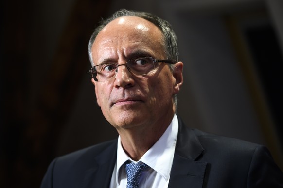 L?homme d?affaires Damien Piller, president de Migros Neuchatel-Fribourg (MNF), est photographie juste avant un interview lors d?une conference de presse concernant deux factures jugees injustifiees p ...
