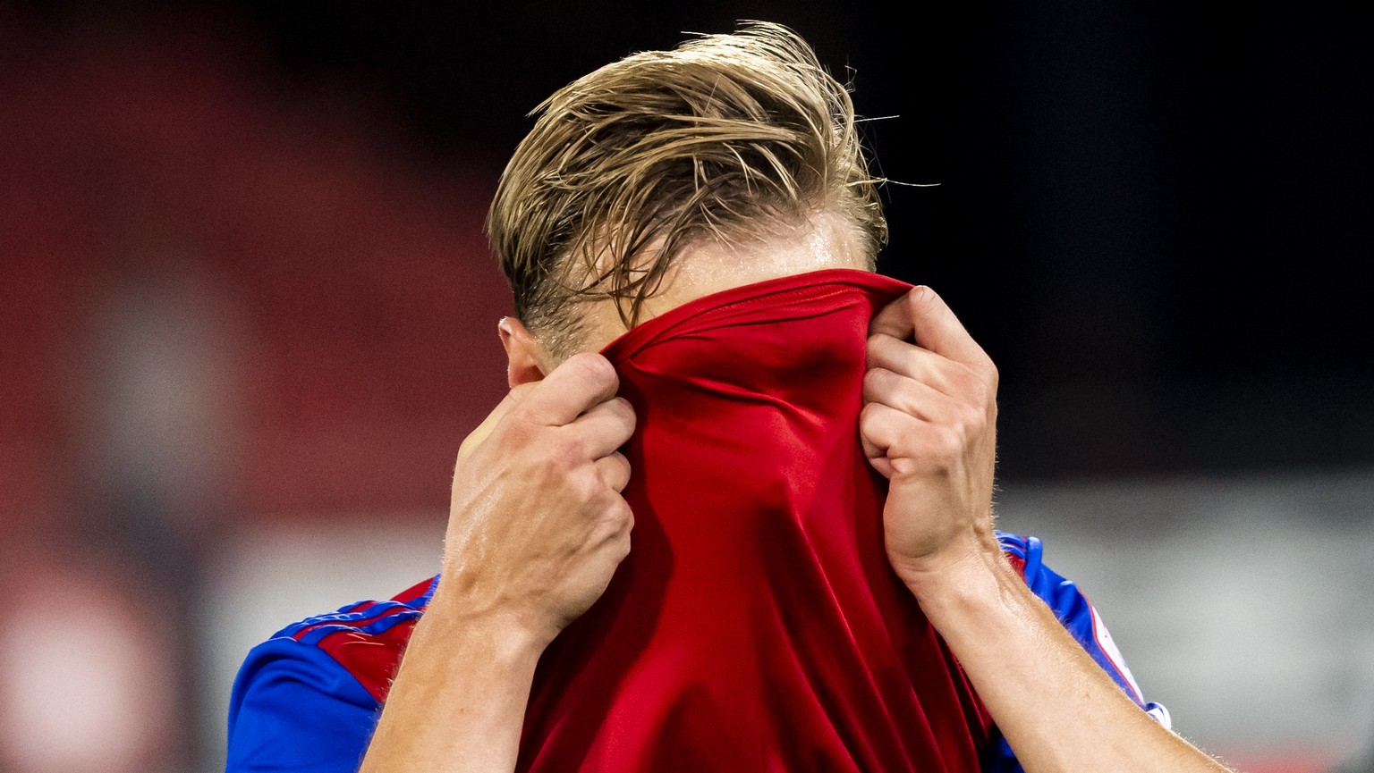 Deception du le defenseur balois Jasper Van Der Werff lors de la rencontre de football du Championnat Suisse de Super League entre le FC Sion et le FC Basel 1893 le mercredi 8 juillet 2020 au stade de ...