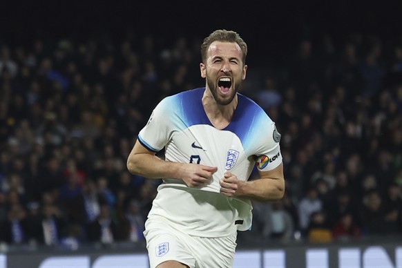 England&#039;s Harry Kane celebrates after scoring to 0-2 during the Euro 2024 group C qualifying soccer match between Italy and England at the Diego Armando Maradona stadium in Naples, Italy, Thursda ...