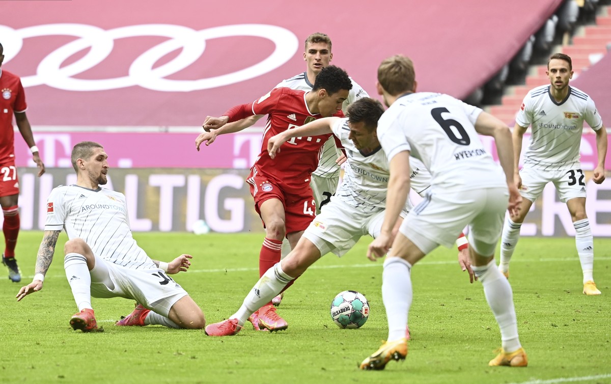 Bayern's Jamal Musiala, center, scores his side's opening goal during the German Bundesliga soccer match between Bayern Munich and FC Union Berlin at Allianz Arena in Munich, Germany, Saturd ...