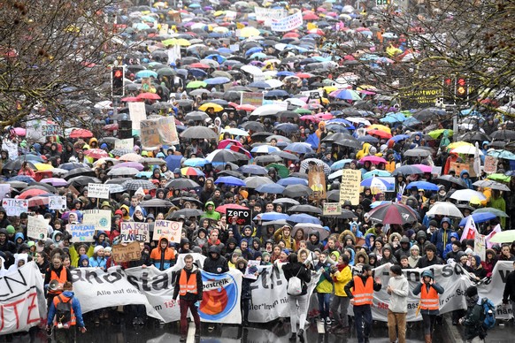 epa07439923 Thousands of students demonstrate during a &#039;Climate strike&#039; protest in Zurich, Switzerland, 15 March 2019. Students across the world are taking part in a massive global student s ...