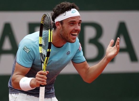 epa06787310 Marco Cecchinato of Italy reacts as he plays Novak Djokovic of Serbia during their menâs quarter final match during the French Open tennis tournament at Roland Garros in Paris, France, 0 ...