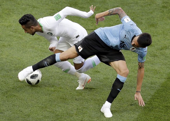 Saudi Arabia&#039;s Hatan Bahbir, left, and Uruguay&#039;s Matias Vecino, right, challenge for the ball during the group A match between Uruguay and Saudi Arabia at the 2018 soccer World Cup in Rostov ...