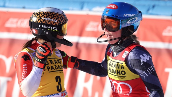 epa10361135 Wendy Holdener (L) of Switzerland celebrates in the finish area after winning the Women's Slalom race at the FIS Alpine Skiing World Cup in Sestriere, Italy, 11 December 2022. Holdene ...