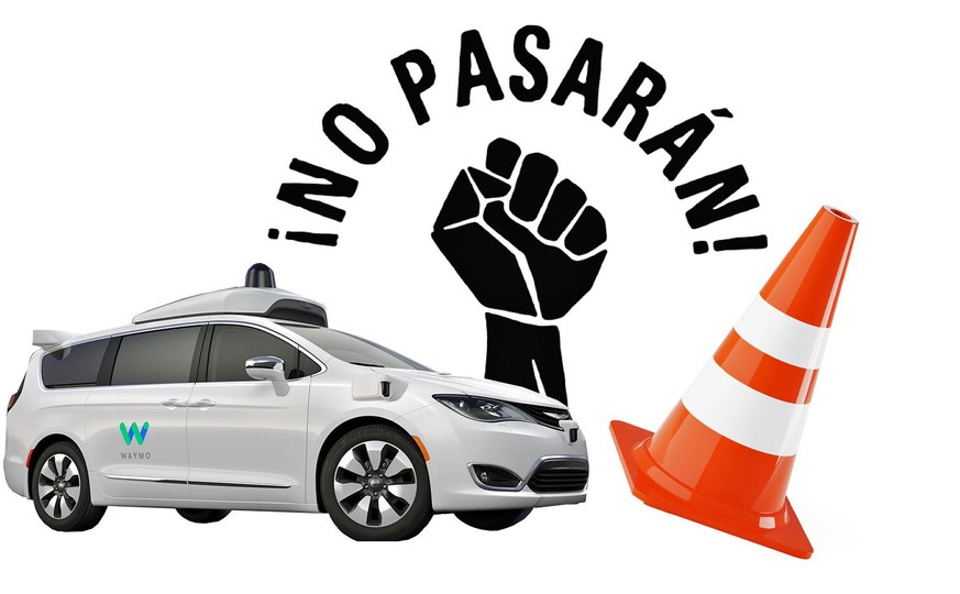 Selbstfahrendes Taxi verzweifelt an Verkehrskegel und flüchtet vor Pannenfahrzeug