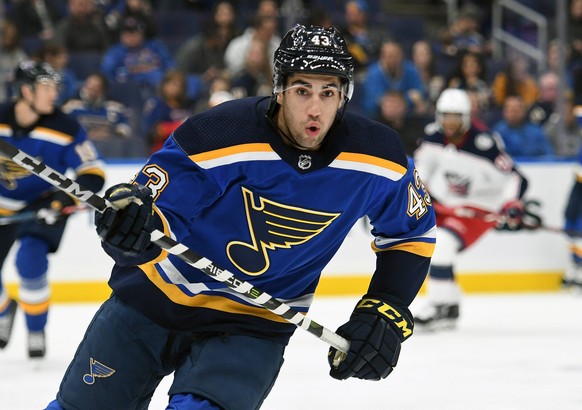 IMAGO / Icon Sportswire

ST. LOUIS, MO - OCTOBER 25: St. Louis Blues defenseman Jordan Schmaltz (43) during a NHL Eishockey Herren USA game between the Columbus Blue Jackets and the St. Louis Blues on ...