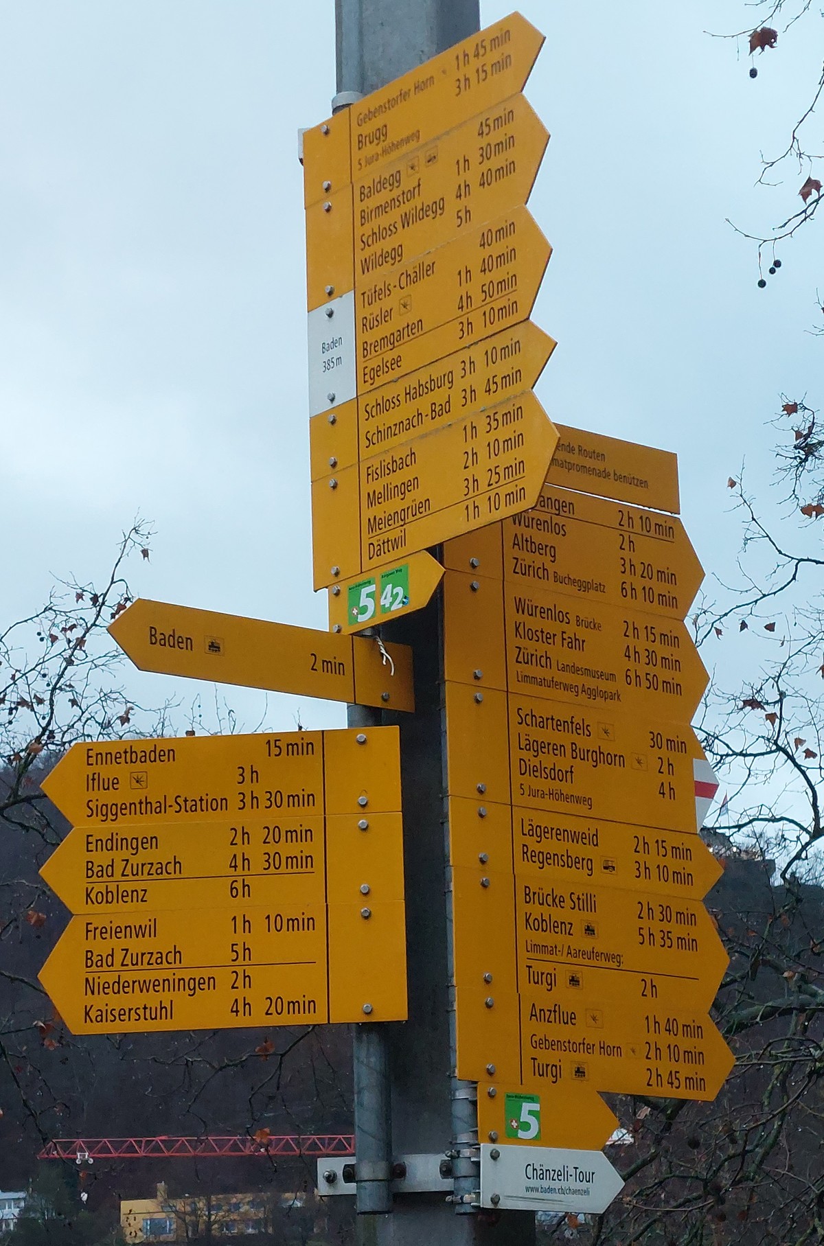 Rauszeit grösster Wegweiser der Schweiz Baden beim Lift zur Limmat, Gegenüber Restaurant Himmel