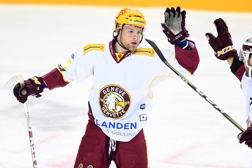 Geneve-Servette&#039;s Topscorer Tanner Richard celebrates the 0-1 goal, during the preliminary round game of National League Swiss Championship between HC Lugano and Geneve-Servette HC, at the ice st ...