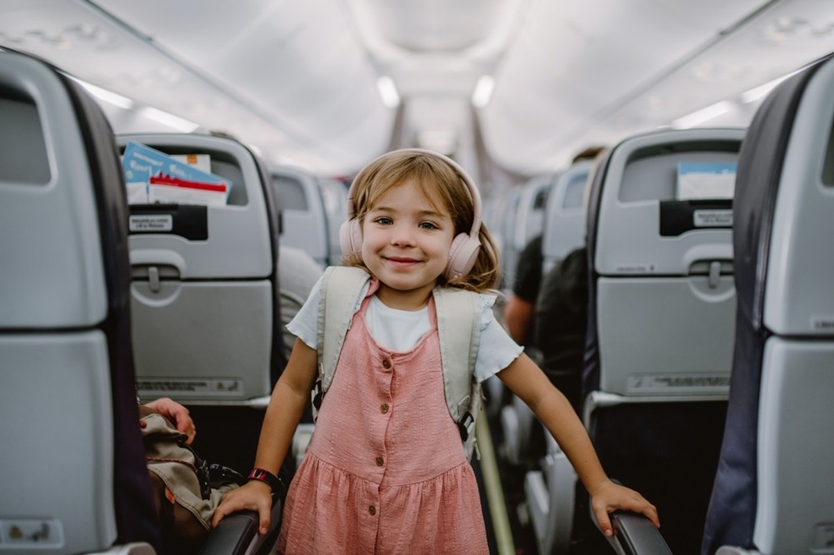 Die Zahl der Kinder, die allein zu ihrem Vater oder ihrer Mutter in der Ferne fliegen, nimmt laut Swissport an Schweizer Flughäfen zu.