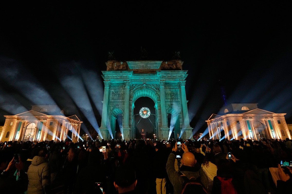 A view of the cauldron at the Arco della Pace at the 2026 Winter Olympics in Milan, Italy, Sunday, Feb. 22, 2026. (AP Photo/Luca Bruno)
APTOPIX Milan Cortina Olympics Closing Ceremony
