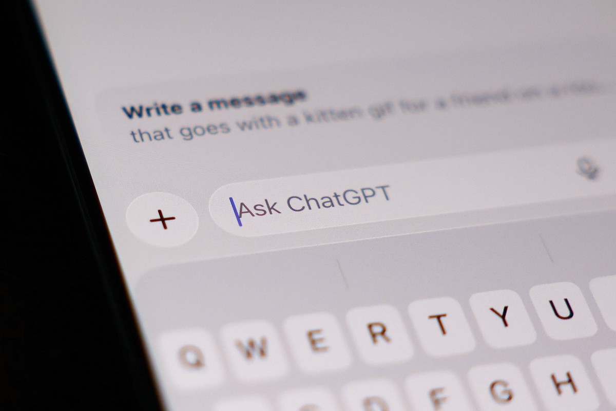 ChatGPT OpenAI Photo Illustrations ChatGPT app displayed on a phone screen is seen in this illustration photo taken in Krakow, Poland on April 16, 2026. Krakow Poland PUBLICATIONxNOTxINxFRA Copyright: ...