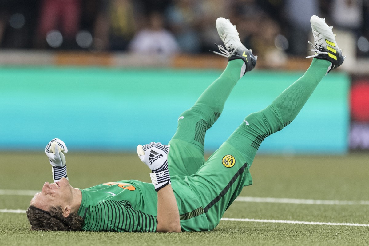 YB's goalie Marco Woelfli reacts after the UEFA Champions League third qualifying round, second leg match between Switzerland's BSC Young Boys and Ukraine's Dynamo Kiev, in the Stade de ...
