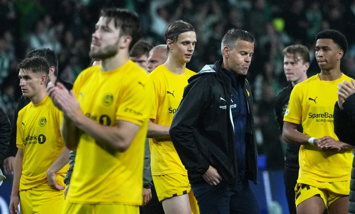 Bodo Glimt players are dejected at the end of a Champions League round of 16 second leg soccer match between Sporting CP and Bodo Glimt in Lisbon, Portugal, Tuesday, March 17, 2026. (AP Photo/Ana Brig ...