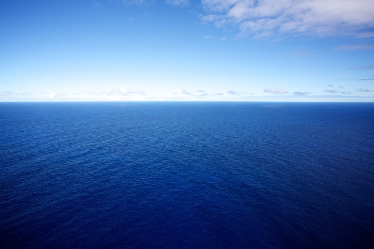 epa04164275 A picture made available 12 April 2014 shows a general view of the Indian Ocean taken from a Royal New Zealand Air Force P-3 Orion taking part in the search trying to locate missing Malays ...