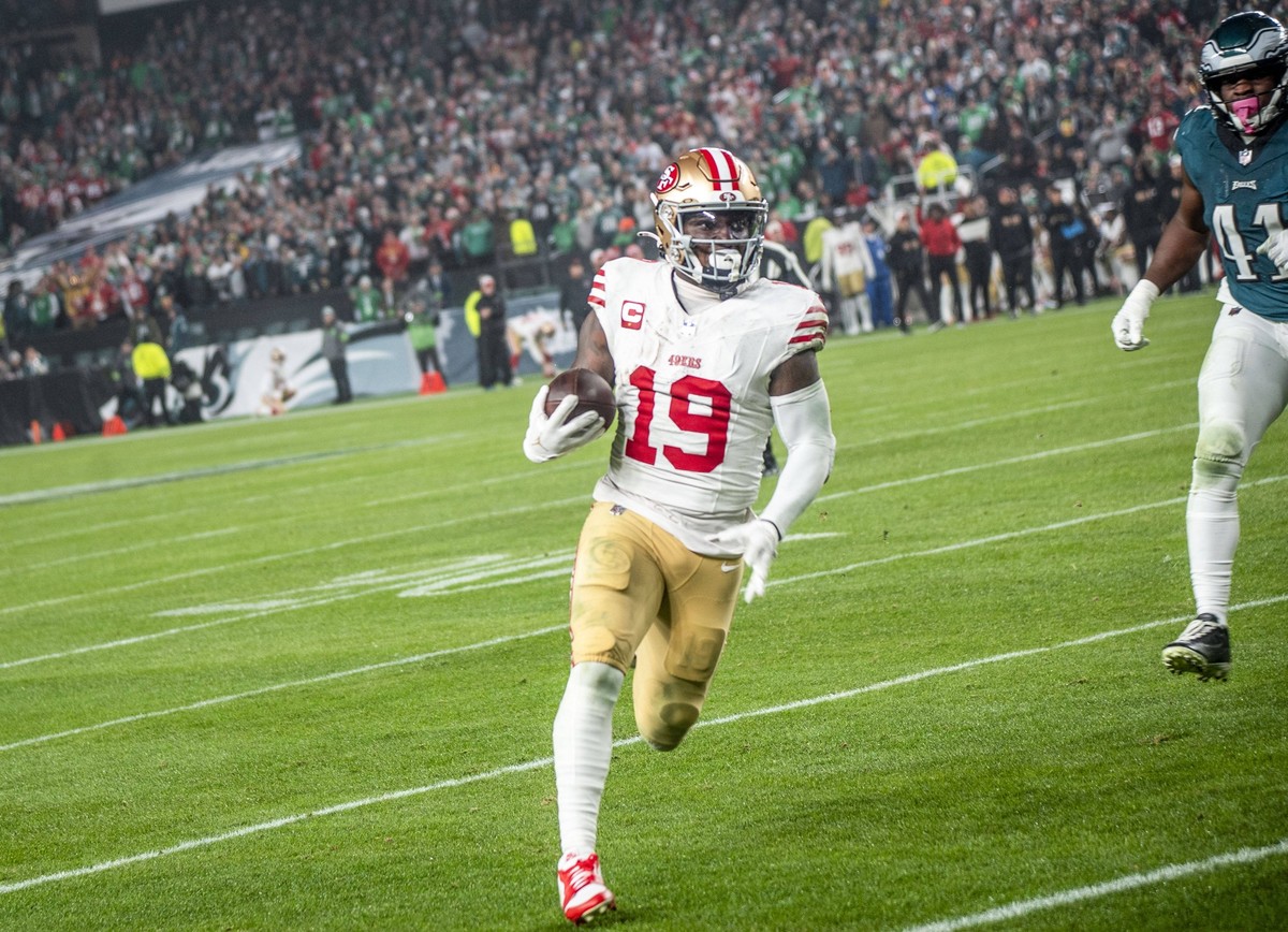December 3, 2023, Philadelphia, Pennsylvania, U.S: December 03, 2023, Philadelphia PA, USA: SAN FRANCISCO WR DEEBO SAMUEL 19 runs in for a touchdown during the game against the Eagles at Lincoln Finan ...