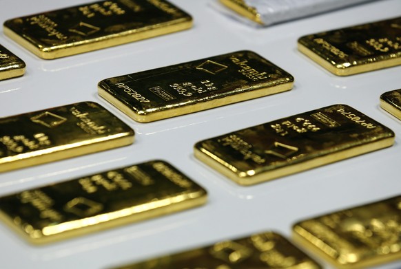 epa04295277 Some of 12kg gold bars are on display by Thai customs officers during a press conference at Customs Department in the Suvarnabhumi International Airport, Bangkok, Thailand, 02 July 2014, a ...
