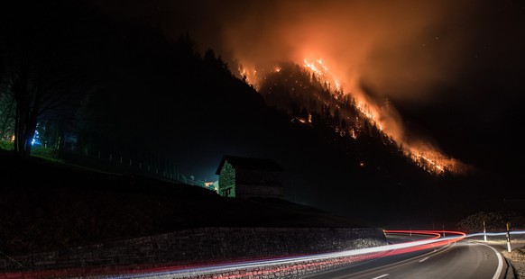 A forest fire burns in the Misox valley between Mesocco and Soazza, in the canton of Grisons, Switzerland, on Tuesday, December 27, 2016. According to the cantonal police of Grisons, at 8pm CET an are ...