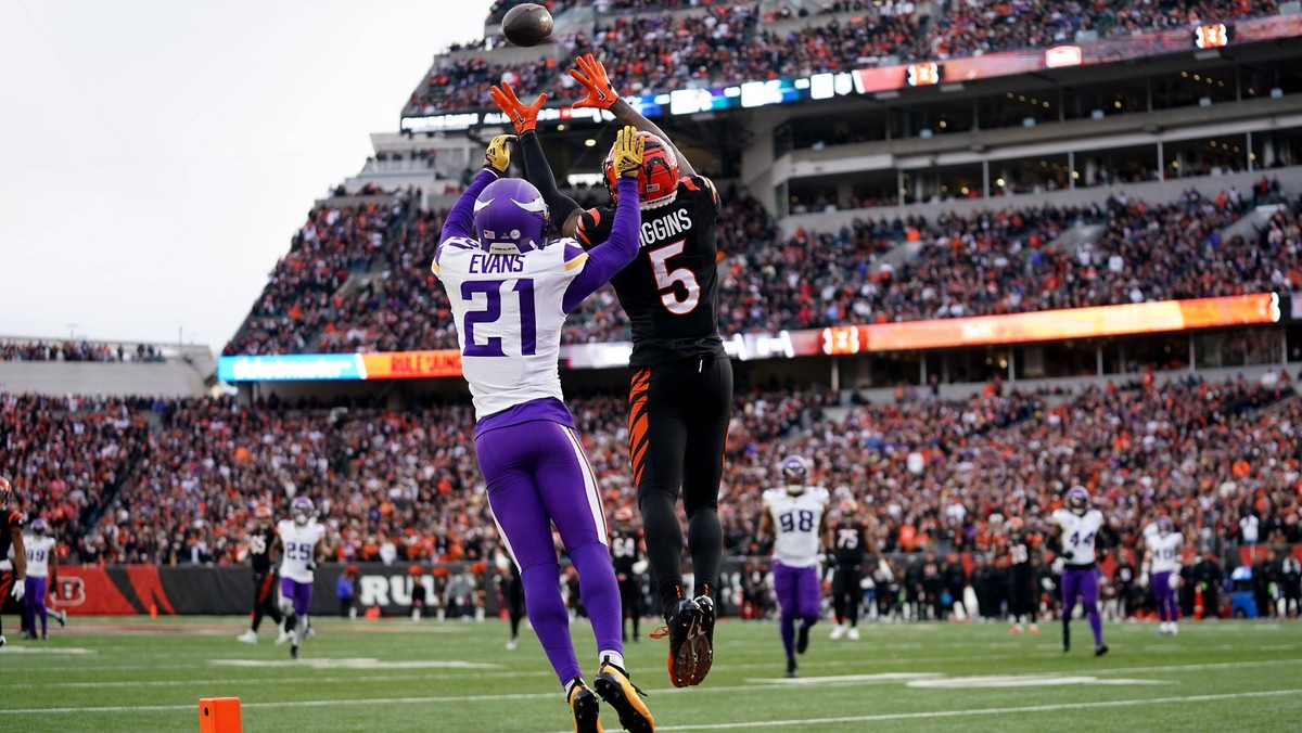 Syndication: The Enquirer Cincinnati Bengals wide receiver Tee Higgins 5 catches a touchdown pass as Minnesota Vikings cornerback Akayleb Evans 21 defends in the fourth quarter of a Week 15 NFL, Ameri ...