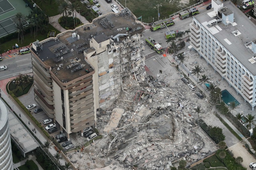 This aerial photo shows part of the 12-story oceanfront Champlain Towers South Condo that collapsed early Thursday, June 24, 2021 in Surfside, Fla. (Amy Beth Bennett /South Florida Sun-Sentinel via AP ...