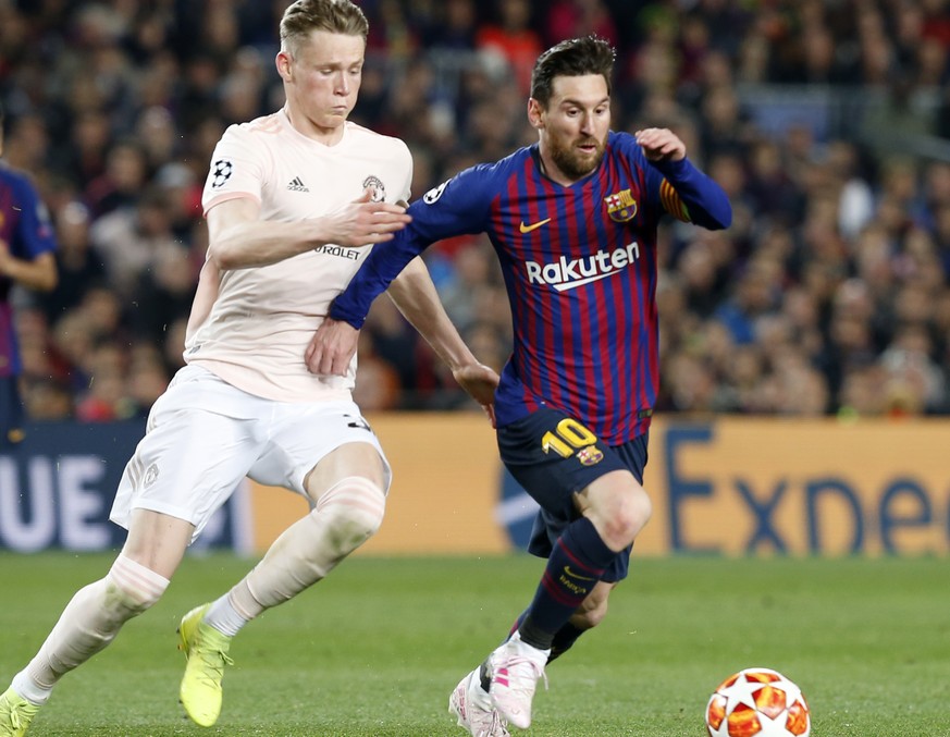 Barcelona forward Lionel Messi, right, runs with the ball past Manchester United&#039;s Scott McTominay, center, and Manchester United&#039;s Chris Smalling during the Champions League quarterfinal, s ...
