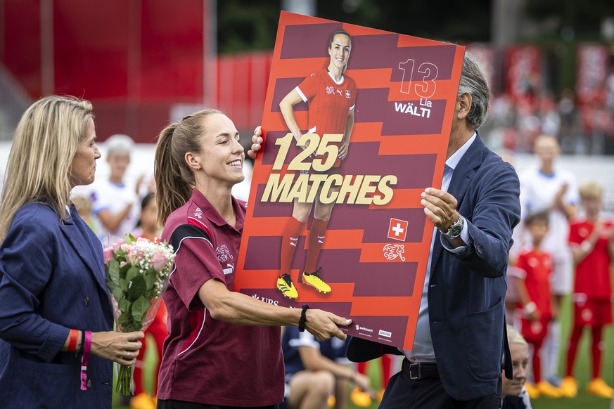 Switzerland&#039;s Lia Waelti, center, gets honored by Marion Daube, Women&#039;s Football Director SFV, left, and President SFV Dominique Blanc, right, before a women&#039;s international friendly so ...