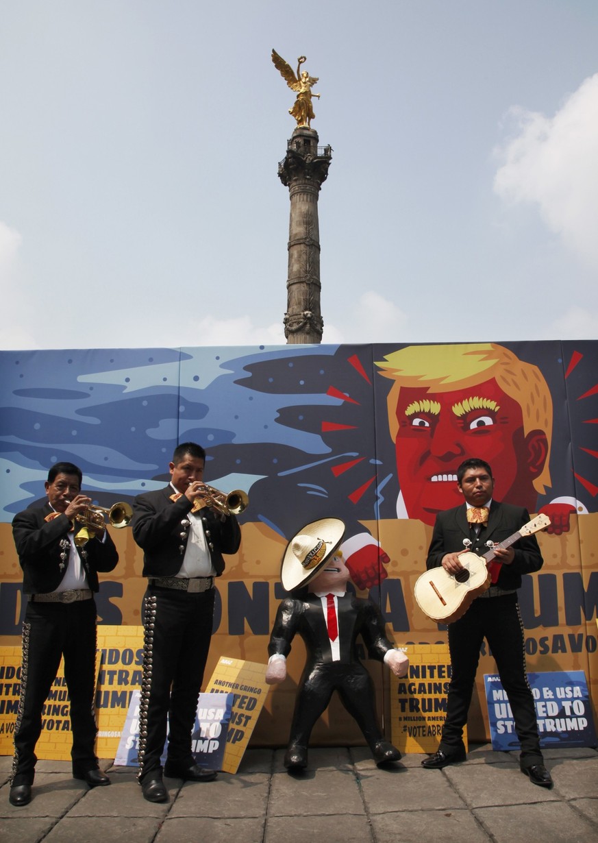 Anti-Trump-Protest vor dem Ángel de la Independencia, Mexiko-Stadt, 25. September 2016.