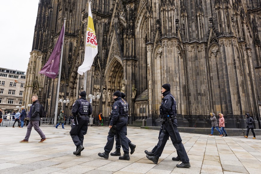 epa11042854 Police officers guard at the Cathedral in Cologne, Germany, 24 December 2023. According to the police, security measures at Cologne Cathedral were increased due to indications of a possibl ...