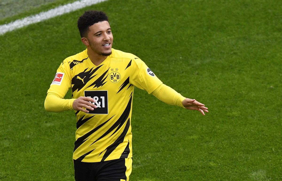epa09185400 Dortmund's Jadon Sancho celebrates his 2-0 goal during the German Bundesliga soccer match between Borussia Dortmund and RB Leipzig in Dortmund, Germany, 08 May 2021. EPA/MARTIN MEISSN ...
