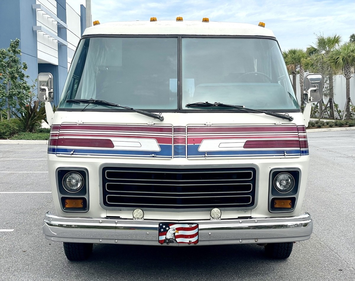 GMC Motorhome - nie war Campen schöner! 
https://www.gmcrvforsale.com/