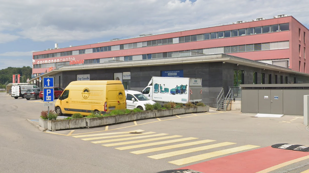 Chemiealarm-Einkaufszentrum-in-Villars-sur-Gl-ne-evakuiert