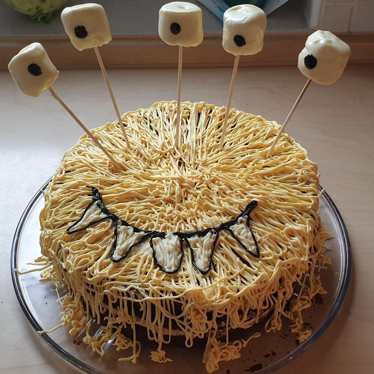 Monster Kuchen

https://imgur.com/gallery/scary-cake-FoDBdHD#/t/halloween_food