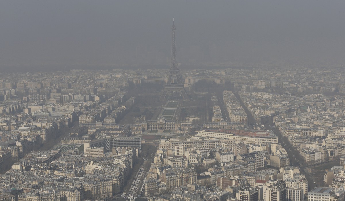 Paris unter einer dunstigen Wolke: Die Luftverschmutzung ist besorgniserregend stark.