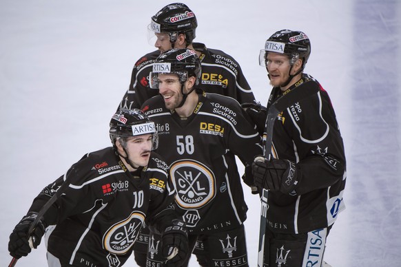 Lugano&#039;s player Alessio Bertaggia, Lugano&#039;s player Paul Postma, Lugano&#039;s player Romain Loeffel and Lugano&#039;s player Jani Lajunen, from left, celebrate the 3-2 goal, during the preli ...