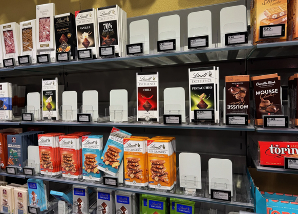 Gar nicht exzellent: Im Migros-Regal fehlen diverse Excellence-Tafeln von Lindt.