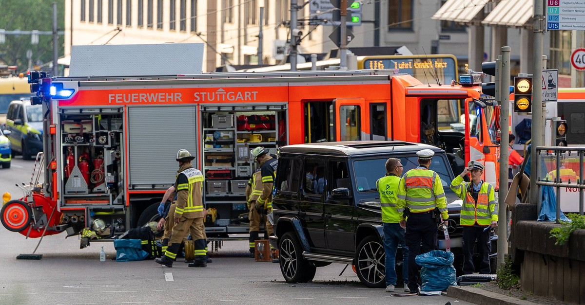 Feuerwehr-r-ckt-wegen-Brand-in-Br-gg-BE-aus