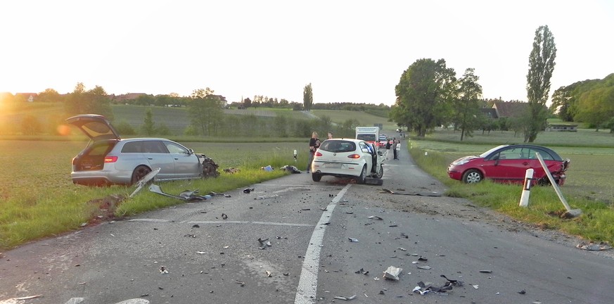 Die Unfallstelle unmittelbar nach dem Crash, bei dem der Ex-Radprofi in ein stehendes Auto crashte.