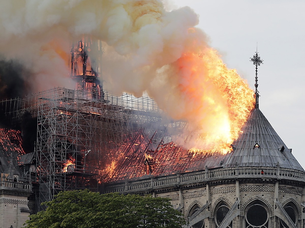 Après le gigantesque incendie qui a ravagé il y a deux ans la cathédrale Notre-Dame de Paris, les travaux de reconstruction vont pouvoir commencer l'hiver prochain.