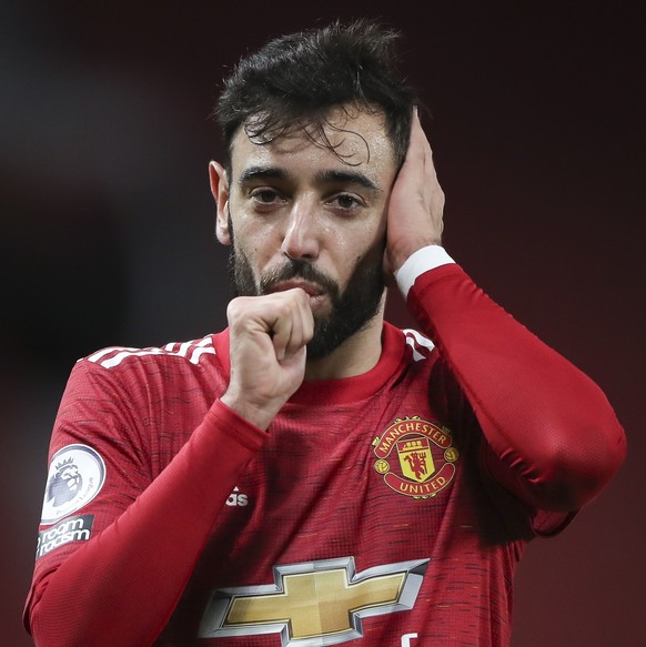 epa08896327 Bruno Fernandes of Manchester United celebrates after he scores the 3-0 lead during the English Premier League soccer match between Manchester United and Leeds United in Manchester, Britai ...