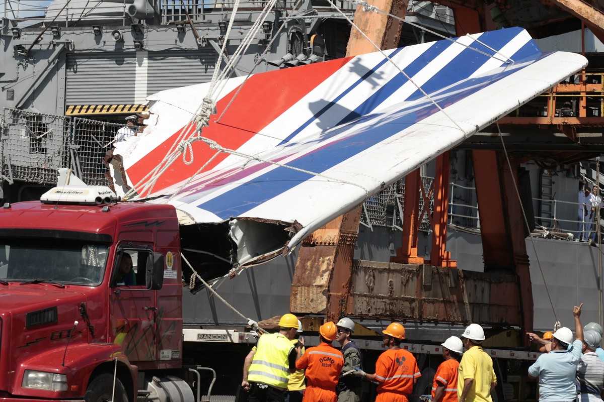 FILE -- In this June 14, 2009 file photo workers unload debris, belonging to crashed Air France flight AF447, from the Brazilian Navy's Constitution Frigate in the port of Recife, northeast of Br ...