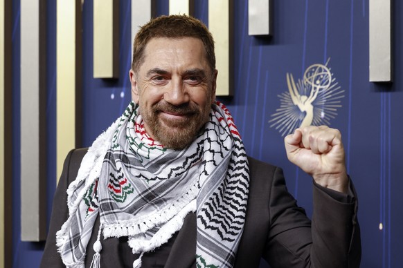 epa12378203 Spanish actor Javier Bardem wears a keffiyeh as he arrives for the 77th annual Emmy Awards ceremony held at the Peacock Theater in Los Angeles, California, USA, 14 September 2025. The Emmy ...