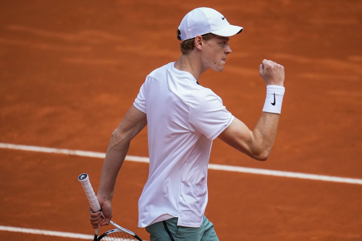 Jannik Sinner, of Italy, celebrates against Karen Khachanov, of Russia, during the Mutua Madrid Open tennis tournament in Madrid, Tuesday, April 30, 2024. (AP Photo/Manu Fernandez)