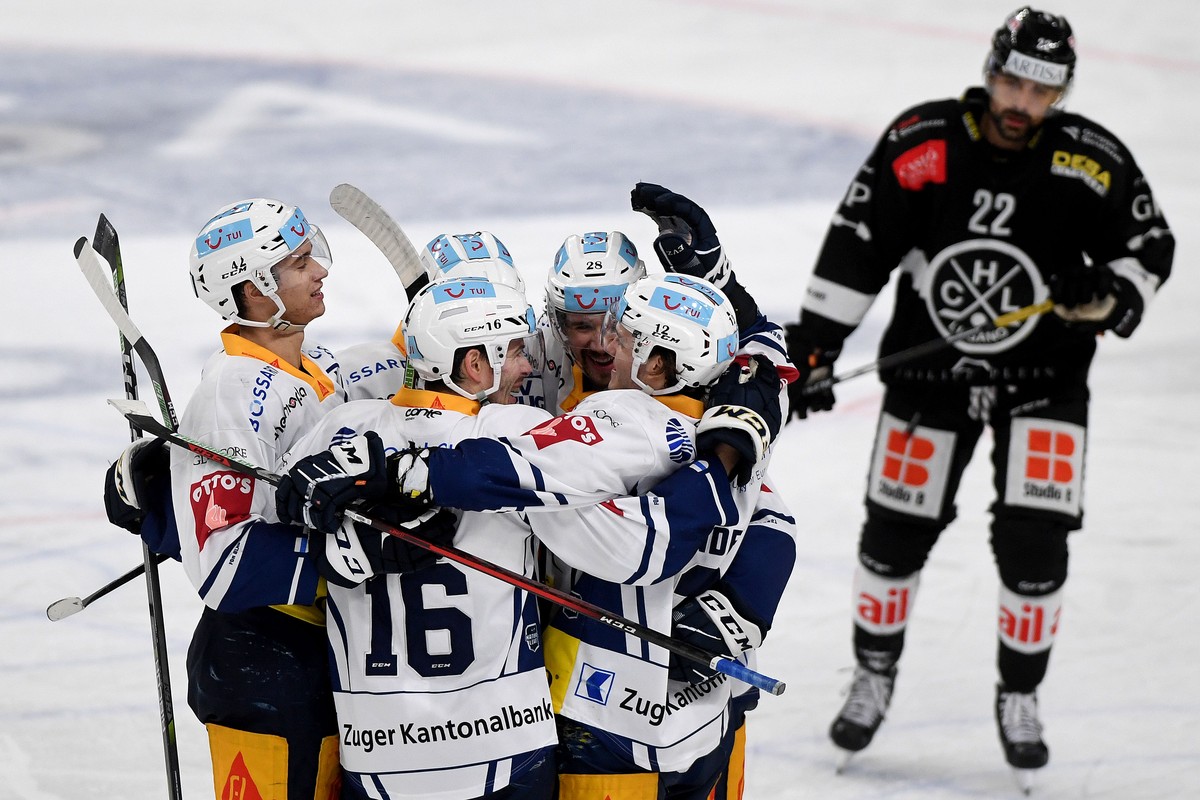 Zug's player Raphael Diaz, center, celebrates the 1-5 goal with his teammates, during the preliminary round game of National League Swiss Championship between HC Lugano and EV Zug, at the Corner  ...