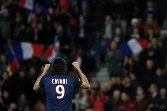 ARCHIV - ZUR AUSLOSUNG DER GRUPPENGEGNER DES FCB IN DER GRUPPE A IN DER CHAMPIONS LEAGUE STELLEN WIR IHNEN FOLGENDES ARCHIVBILD ZUR VERFUEGUNG - Edinson Cavani of Paris Saint Germain reacts after scor ...