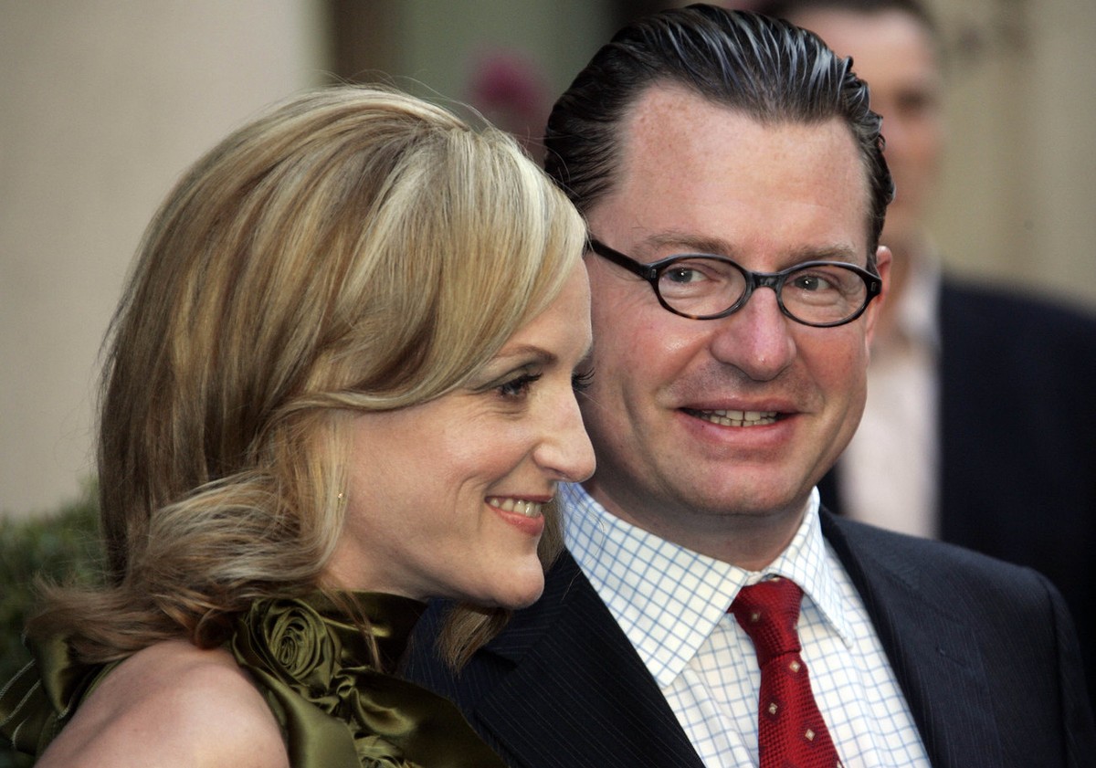 Kai Diekmann, Chefredakteur der Bild-Zeitung, und seine Frau Katja Kessler posieren am Donnerstag,11. Mai 2006, in Hamburg bei der Verleihung des Medienpreises "Die Goldene Feder 2006". (AP  ...